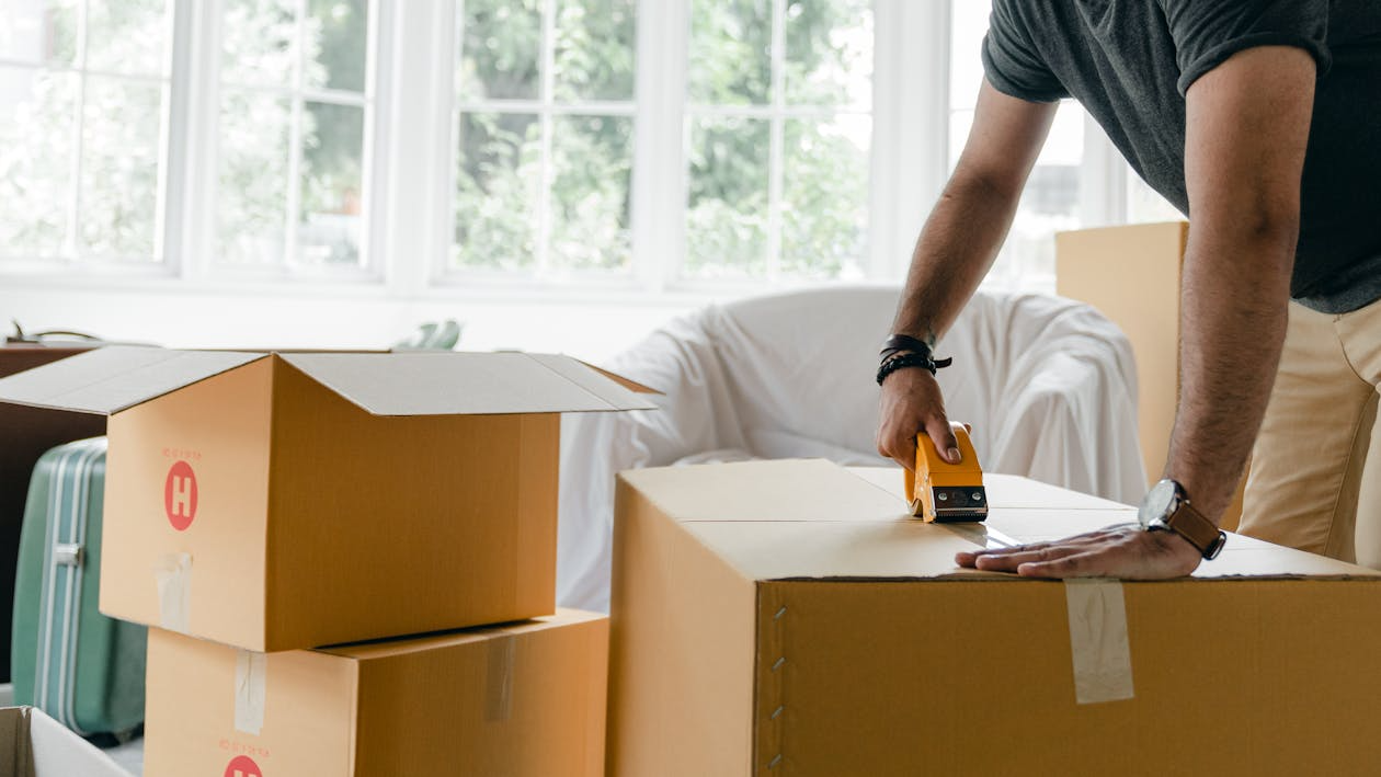 long-distance home move preparation, preparing home for move, long-distance move checklist, moving home tips, home decluttering for move, packing tips for long-distance move, moving house guide, pre-move home organization, relocating home advice, moving abroad home prep